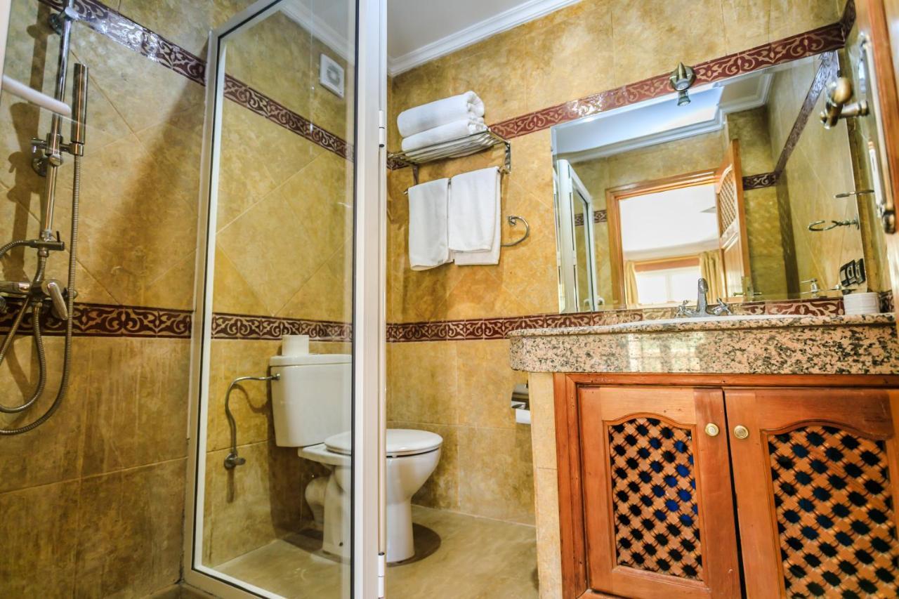Le Palais Des Cerisiers Hotell Azrou Exteriör bild