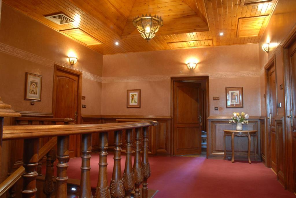 Le Palais Des Cerisiers Hotell Azrou Exteriör bild